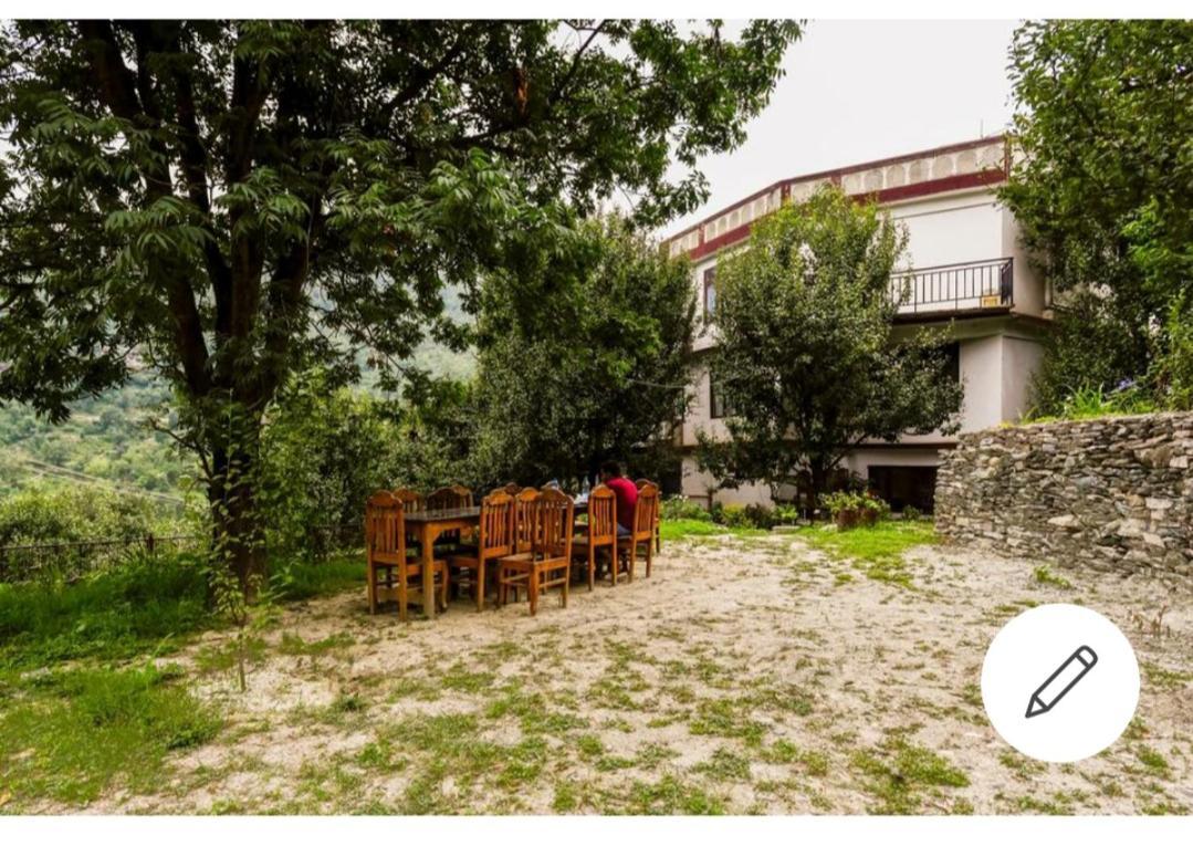 Tirthan Crest Homestay Banjar Ngoại thất bức ảnh