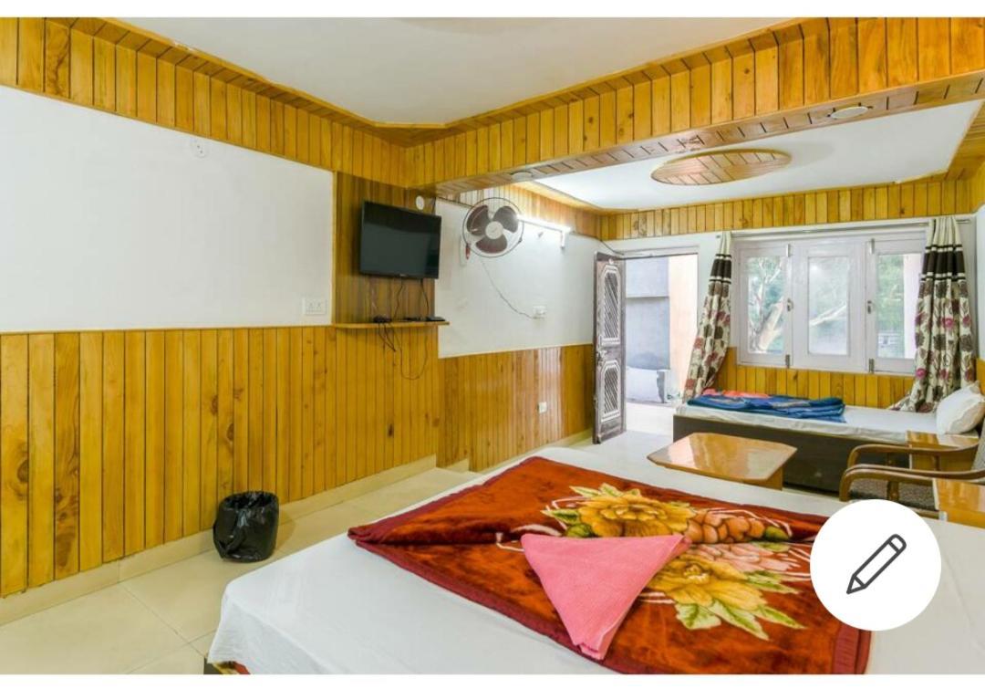Tirthan Crest Homestay Banjar Phòng bức ảnh