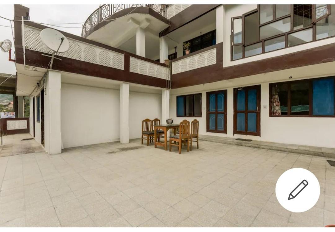 Tirthan Crest Homestay Banjar Ngoại thất bức ảnh