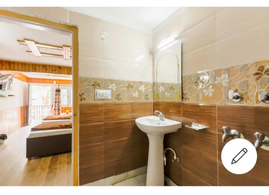 Tirthan Crest Homestay Banjar Ngoại thất bức ảnh