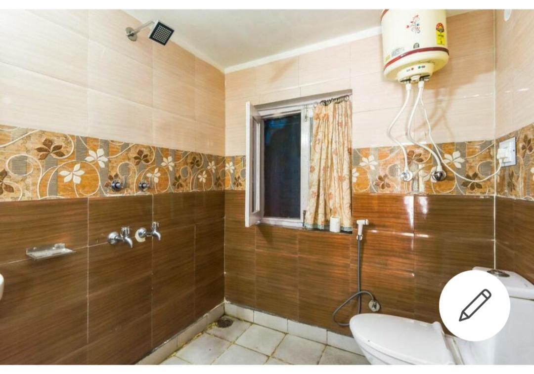 Tirthan Crest Homestay Banjar Ngoại thất bức ảnh