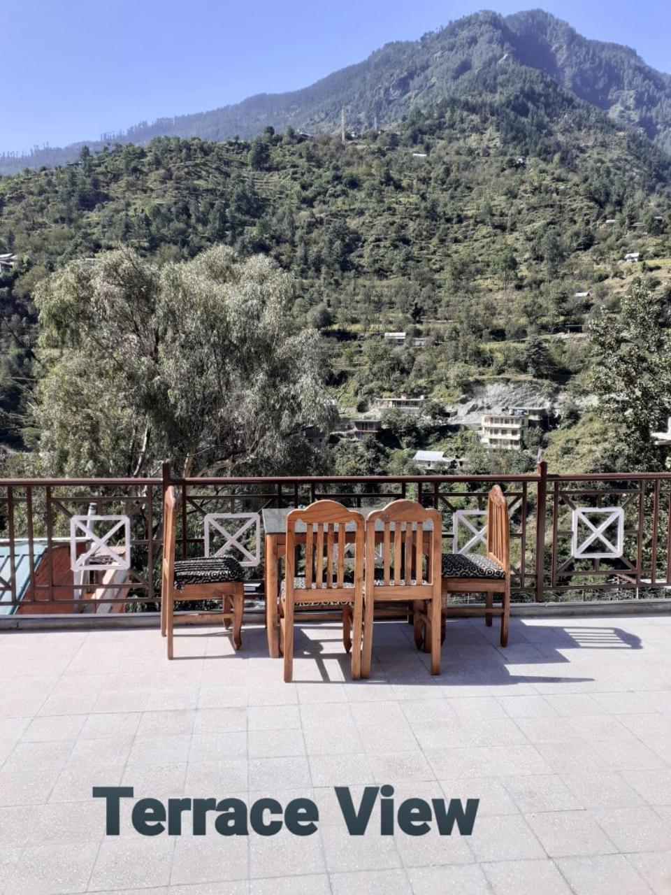 Tirthan Crest Homestay Banjar Ngoại thất bức ảnh