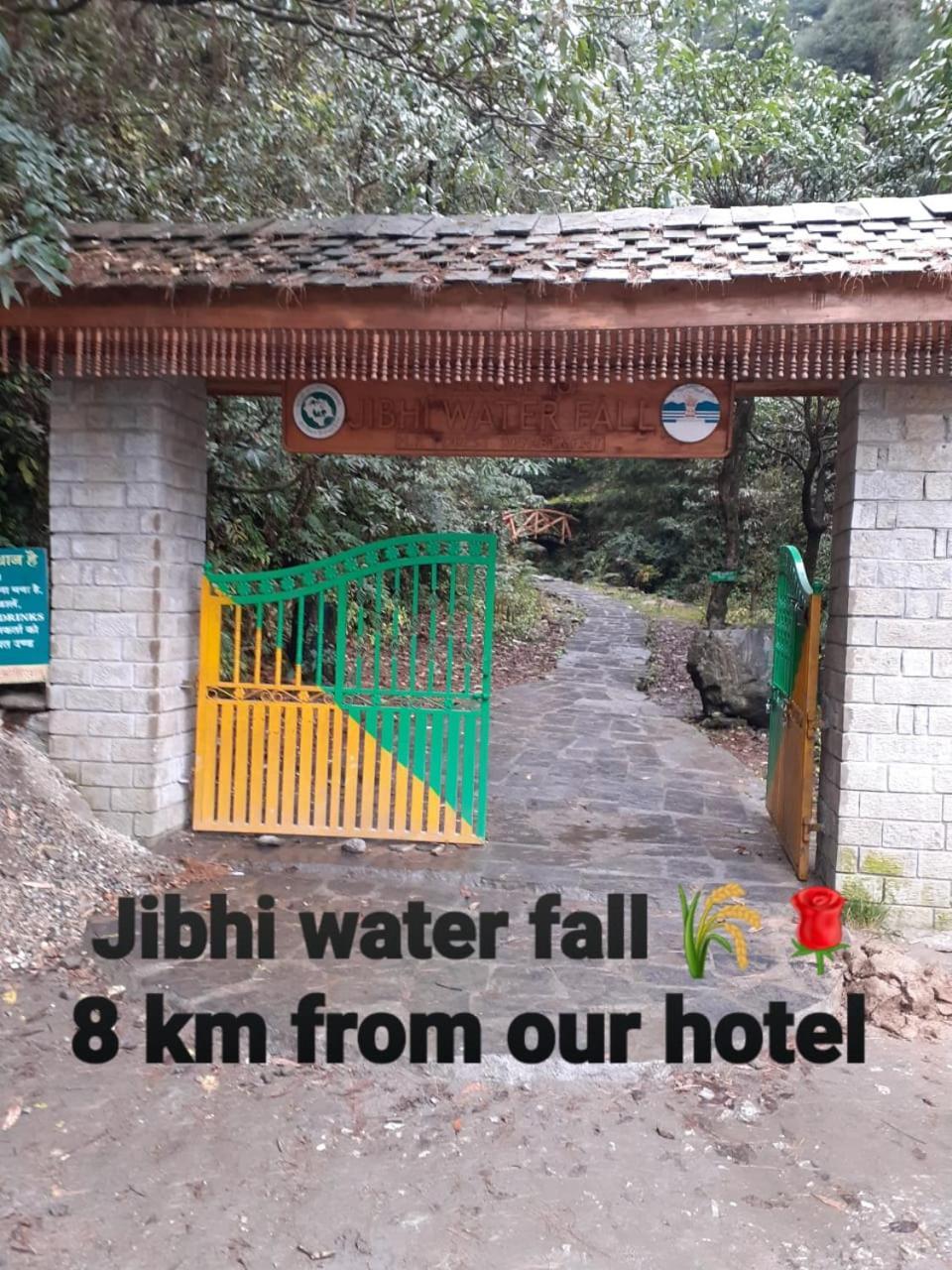 Tirthan Crest Homestay Banjar Ngoại thất bức ảnh